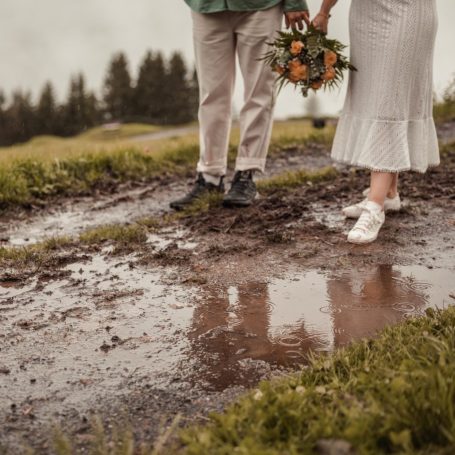 Regenhochzeit in den Alpen von Österreich